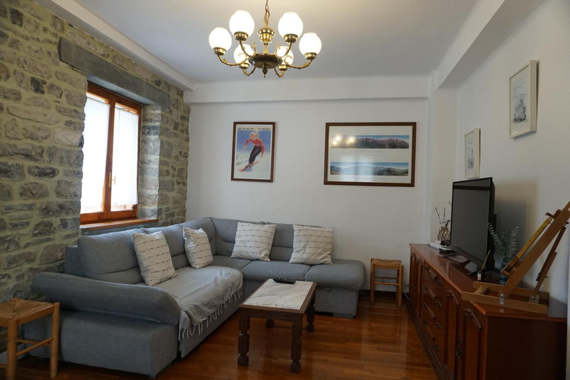 Вилла Cirjuana, Casa En El Centro Con Agradable Jardin Y Barbacoa By Pirineos 360 Бьескас Экстерьер фото
